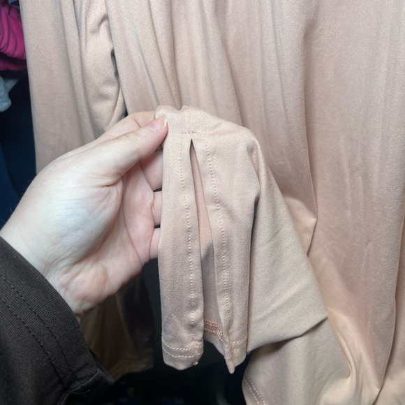 Showitty Women’s Beige Long Sleeve V-Neck Top - Picture 4 of 7